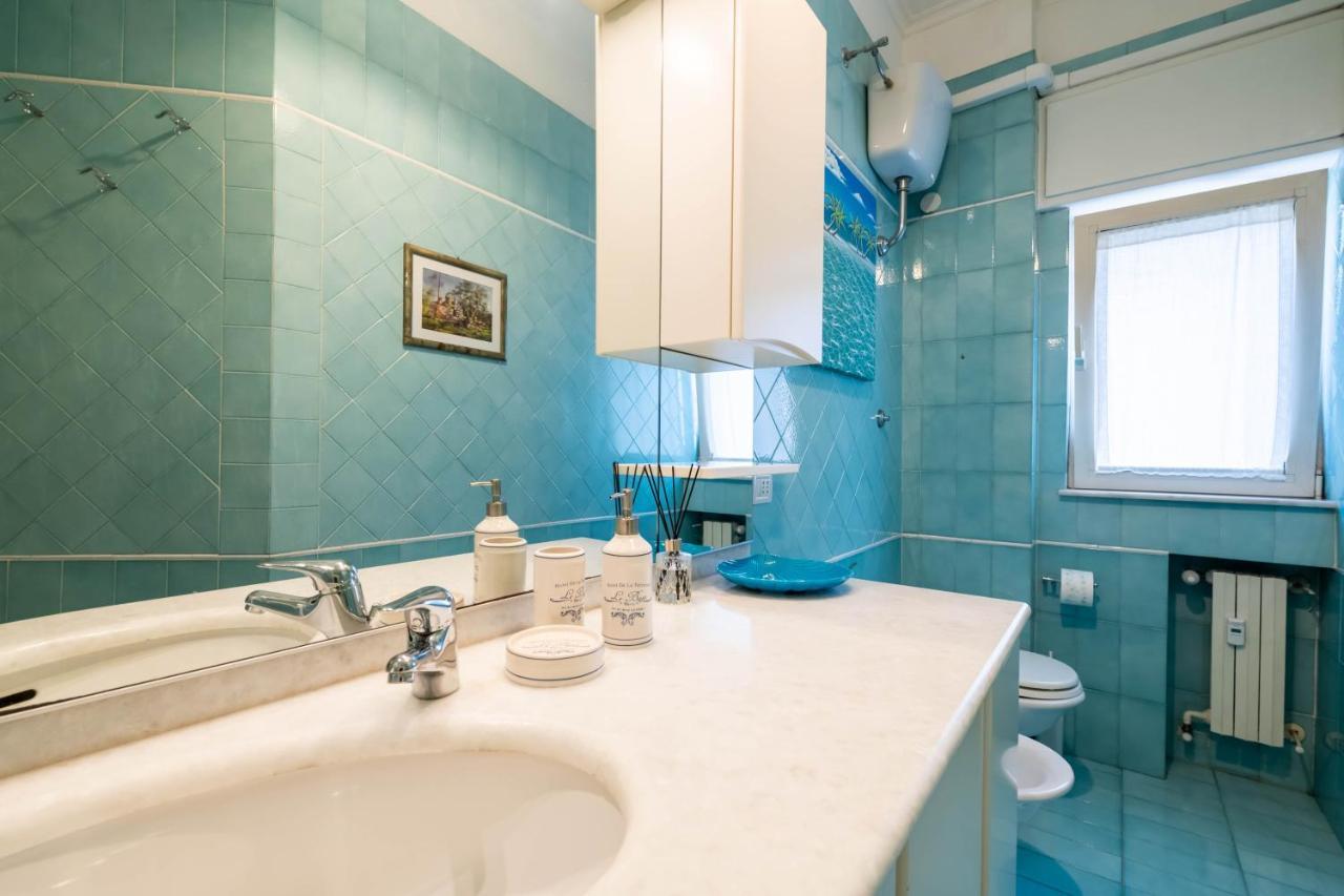Modern Apartment To Relax In The City Center Бари Екстериор снимка