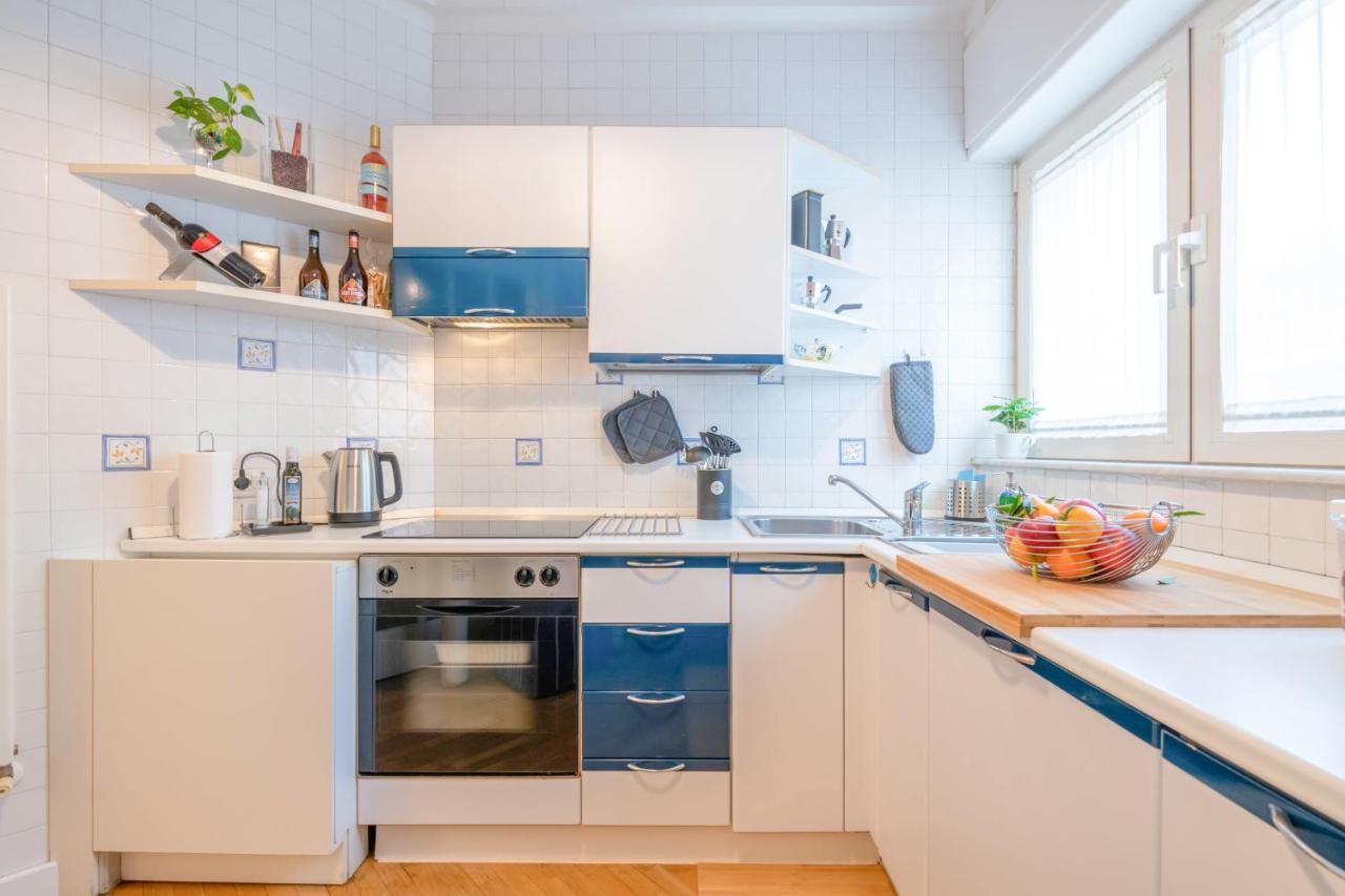 Modern Apartment To Relax In The City Center Бари Екстериор снимка