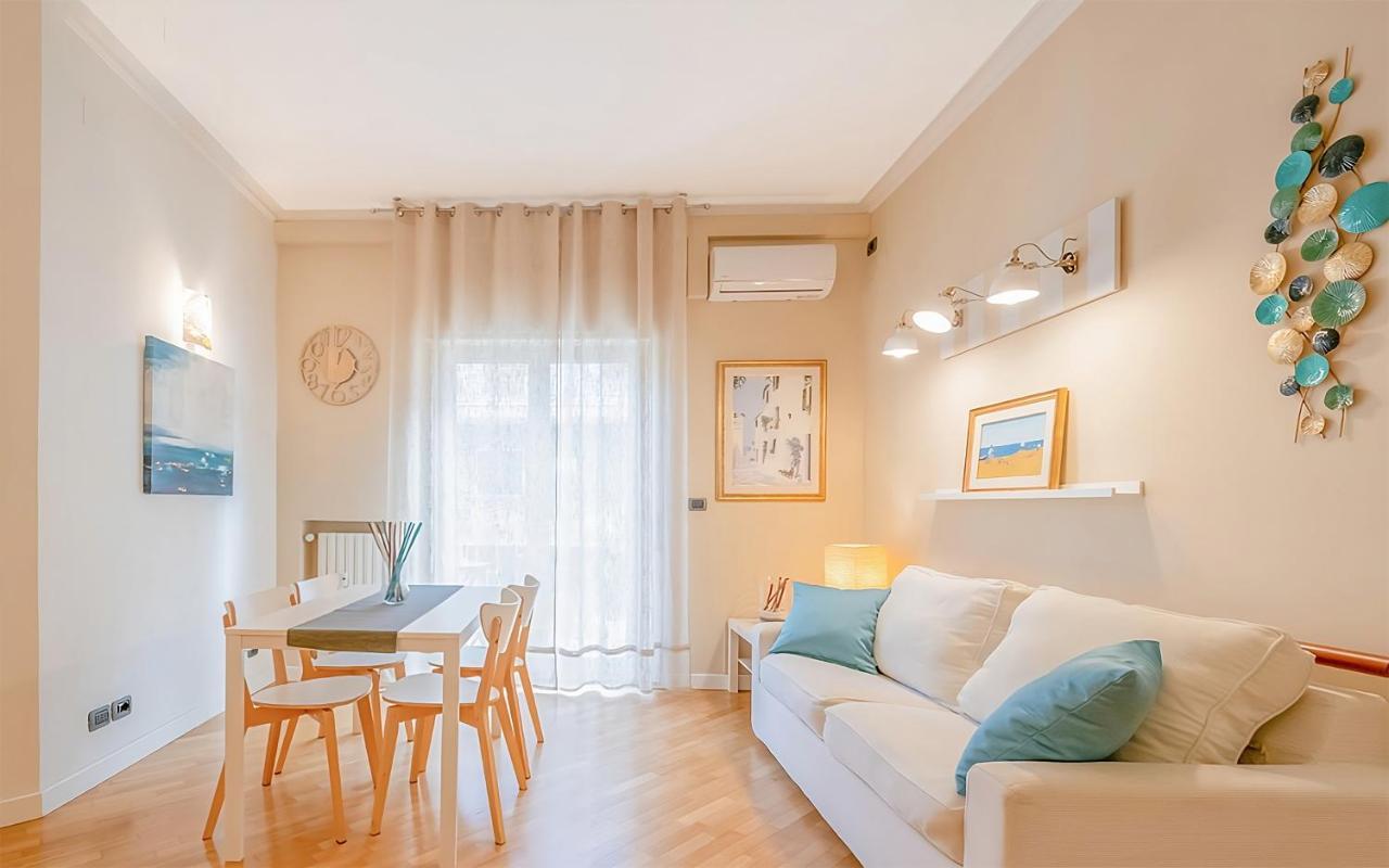 Modern Apartment To Relax In The City Center Бари Екстериор снимка